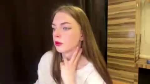 Snapshot of caylakimbro chatting on March 28, 9:09 am Polly online show from March 28, 9:09 am