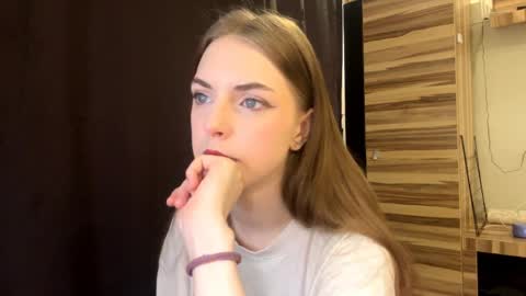 Snapshot of caylakimbro chatting on April 1, 7:31 am Polly online show from April 1, 7:31 am