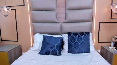 caylincollins online show from October 7, 3:04 am