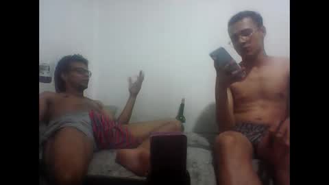 Snapshot of cazalhotbr chatting on March 3, 3:19 am hanging out online show from March 3, 3:19 am