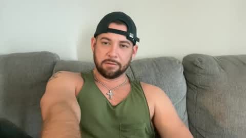 Snapshot of cboyy20 chatting on April 4, 5:10 pm cboyy20 online show from April 4, 5:10 pm