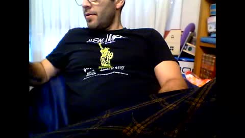 Snapshot of ccddrr2 chatting on December 4, 10:35 am ccddrr2 online show from December 4, 10:35 am