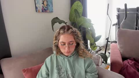 Snapshot of ccuteass chatting on December 1, 7:36 pm ccuteass online show from December 1, 7:36 pm