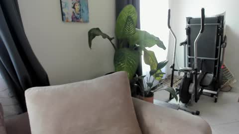 Snapshot of ccuteass chatting on December 4, 2:37 pm ccuteass online show from December 4, 2:37 pm