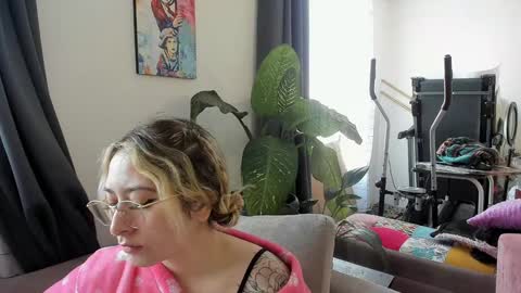 Snapshot of ccuteass chatting on December 5, 1:17 pm ccuteass online show from December 5, 1:17 pm