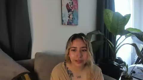 Snapshot of ccuteass chatting on February 14, 3:47 pm ccuteass online show from February 14, 3:47 pm