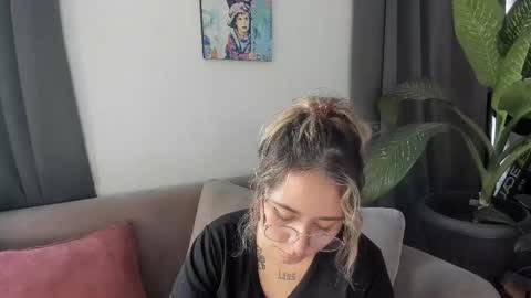 Snapshot of ccuteass chatting on March 5, 7:38 pm ccuteass online show from March 5, 7:38 pm