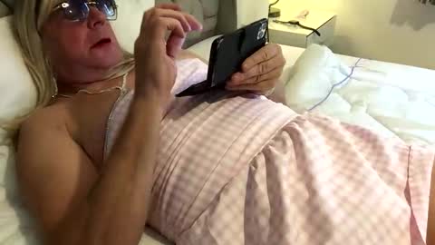 Snapshot of cd_sexy_girlie chatting on September 17, 7:43 am Claire online show from September 17, 7:43 am