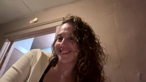 Snapshot of cece_vibez chatting on February 6, 10:10 pm cece_vibez online show from February 6, 10:10 pm