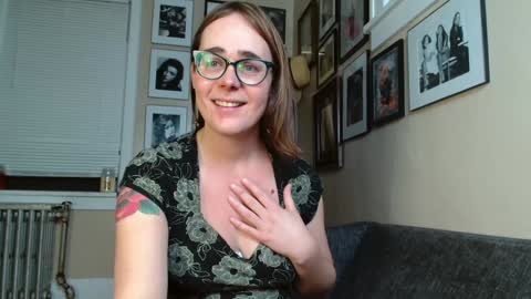 Snapshot of cecilysaintclaire chatting on December 26, 2:05 pm Cecily Saint Claire online show from December 26, 2:05 pm