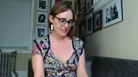 Snapshot of cecilysaintclaire chatting on January 28, 1:05 pm Cecily Saint Claire online show from January 28, 1:05 pm