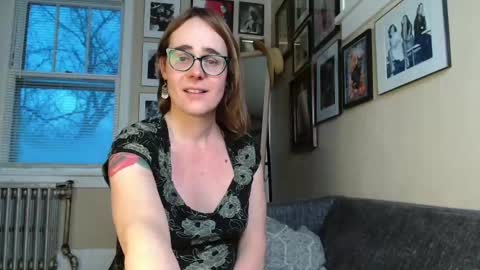 Snapshot of cecilysaintclaire chatting on February 14, 2:33 pm Cecily Saint Claire online show from February 14, 2:33 pm