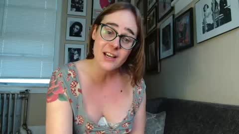 Snapshot of cecilysaintclaire chatting on February 26, 3:19 pm Cecily Saint Claire online show from February 26, 3:19 pm