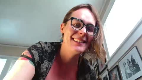 Snapshot of cecilysaintclaire chatting on March 12, 6:11 pm Cecily Saint Claire online show from March 12, 6:11 pm