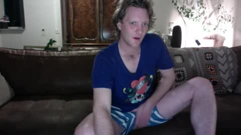 Snapshot of ceezeee chatting on December 18, 1:05 am ceezeee online show from December 18, 1:05 am