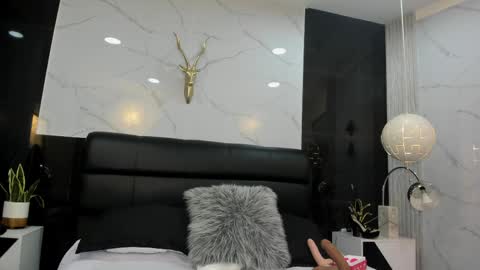 Snapshot of celeste_noirr chatting on April 8, 3:28 am celeste online show from April 8, 3:28 am