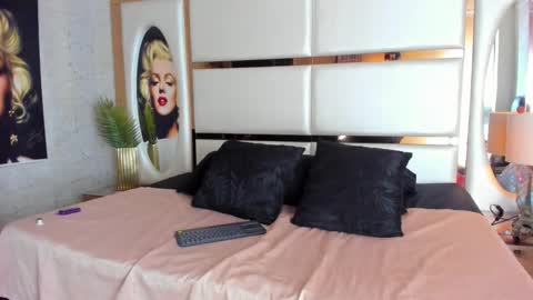 celeste_starsss online show from February 27, 9:37 pm