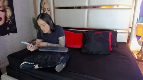 celeste_starsss online show from May 18, 9:31 pm