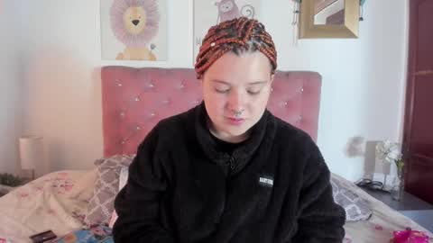 Snapshot of celesteredds chatting on September 18, 12:40 pm Celeste online show from September 18, 12:40 pm