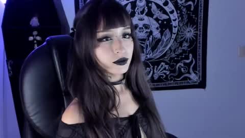   online show from September 20, 9:05 pm