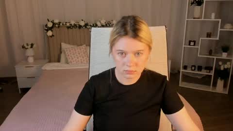 Snapshot of celestinemauriac chatting on June 5, 6:35 pm your cute kitty online show from June 5, 6:35 pm