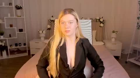 Snapshot of celestinemauriac chatting on June 11, 8:29 pm your cute kitty online show from June 11, 8:29 pm