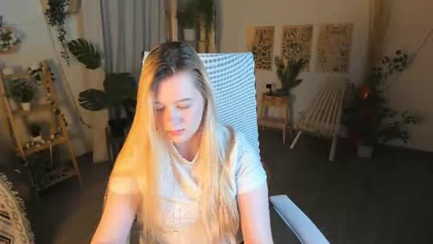 Snapshot of celestinemauriac chatting on June 16, 6:54 pm your cute kitty online show from June 16, 6:54 pm