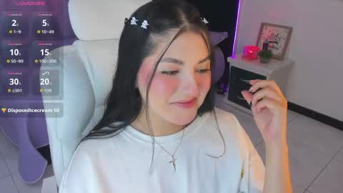 Snapshot of celesttee_21 chatting on June 5, 8:36 pm Celesttee online show from June 5, 8:36 pm