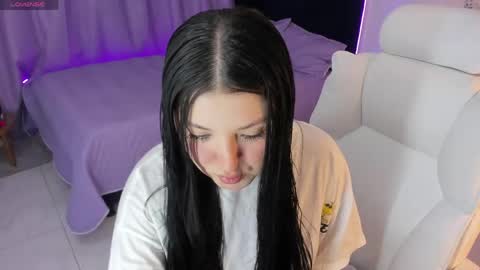Snapshot of celesttee_21 chatting on June 9, 9:59 pm Celesttee online show from June 9, 9:59 pm