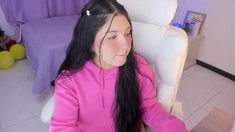 Snapshot of celesttee_21 chatting on June 30, 9:16 pm Celesttee online show from June 30, 9:16 pm