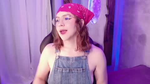 Snapshot of celineblossom_ chatting on October 1, 4:46 pm Celine online show from October 1, 4:46 pm