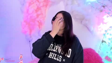 Hello guys my name is Sofi and Lizzie and  Vanessa online show from February 1, 5:28 am