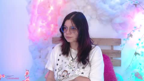 Hello guys my name is Sofi and Lizzie and  Vanessa online show from February 5, 9:18 pm