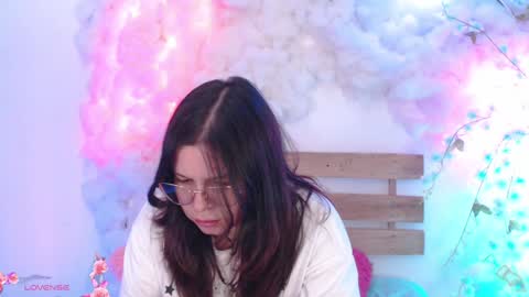 Hello guys my name is Sofi and Lizzie and  Vanessa online show from February 6, 12:33 am