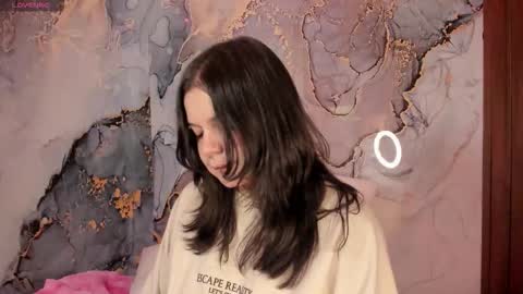 Hello guys my name is Sofi and Lizzie and  Vanessa online show from March 1, 8:49 am