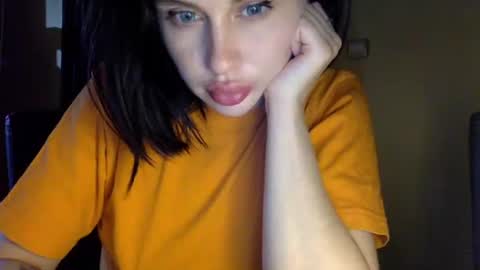 Snapshot of cerisedood82 chatting on April 7, 8:20 pm Eva online show from April 7, 8:20 pm