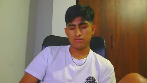 Snapshot of cesarex148 chatting on December 12, 12:59 am Cesar online show from December 12, 12:59 am