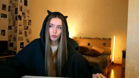 my name is Eva online show from January 7, 8:11 pm