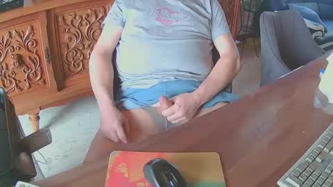 Snapshot of ch423031 chatting on April 3, 9:29 am ch423031 online show from April 3, 9:29 am