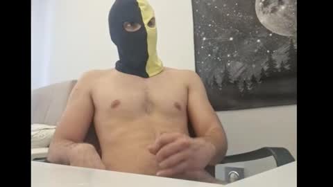 Snapshot of ch798047 chatting on March 22, 12:30 pm Muscular bull online show from March 22, 12:30 pm