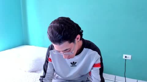 Snapshot of chandler_kenji chatting on December 28, 7:01 pm Kenji online show from December 28, 7:01 pm
