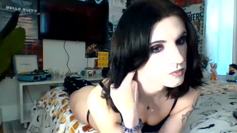 Snapshot of chanel2002 chatting on October 29, 2:52 pm chanel2002 online show from October 29, 2:52 pm