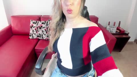 Snapshot of chanel_gold chatting on December 26, 4:14 pm online show from December 26, 4:14 pm