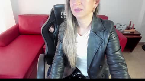Snapshot of chanel_gold chatting on January 28, 3:46 pm online show from January 28, 3:46 pm