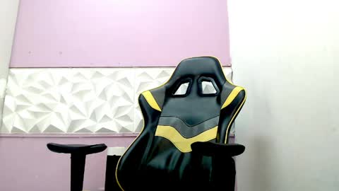 Snapshot of channel_exotic chatting on April 5, 3:15 am CHANNEL online show from April 5, 3:15 am