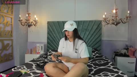 Snapshot of channeyprincess chatting on January 7, 11:37 am Channey online show from January 7, 11:37 am