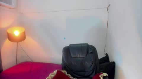 chantal_fuck online show from May 18, 11:32 pm