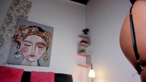 Snapshot of chantall_smith chatting on March 8, 1:57 pm online show from March 8, 1:57 pm