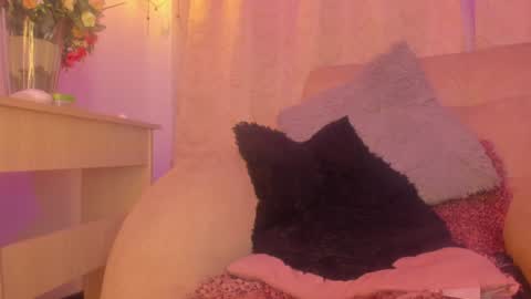 Snapshot of chantall_valkoba chatting on December 6, 6:59 am Chantall online show from December 6, 6:59 am
