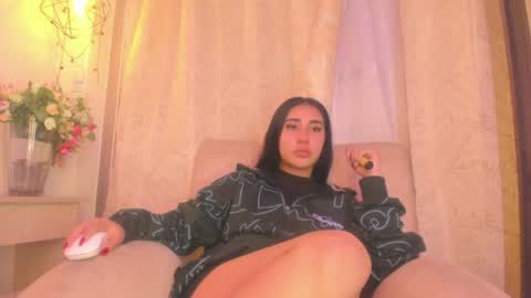 Snapshot of chantall_valkoba chatting on December 16, 8:09 am Chantall online show from December 16, 8:09 am